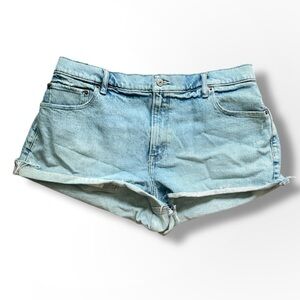 Abercrombie & Fitch Light Wash Distressed Blue Jean Mom Shorts Women’s Size 34